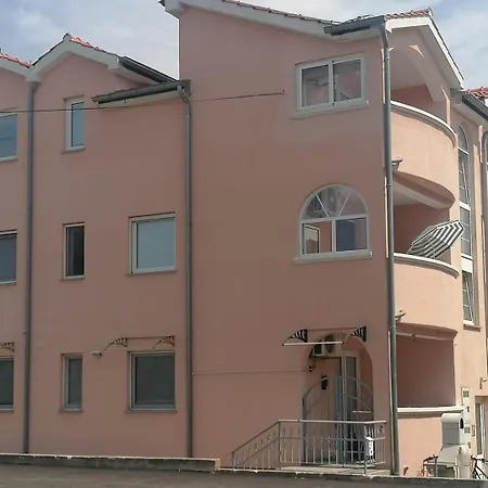 Glorry Apartman *